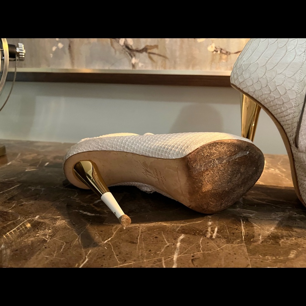 Snow White booties RARE Authentic - Picture 6 of 7
